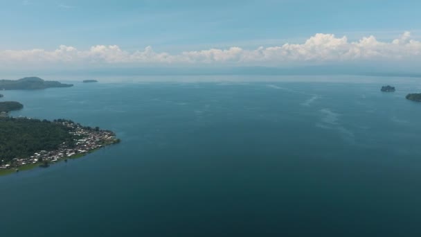 Bovenaanzicht Het Lanao Meer Met Diep Water Twee Kleine Eilanden — Stockvideo