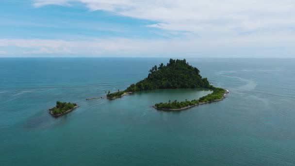 Αεροπορική Έρευνα Του Τροπικού Νησιού Μια Παραλία Στον Ανοιχτό Ωκεανό — Αρχείο Βίντεο
