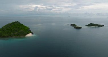 Zamboanga 'daki Baong Sahili ve Bisaya-Bisaya Sahili Panorama manzaralı. Mindanao, Filipinler. Deniz Burnu: Üst Görünüm.