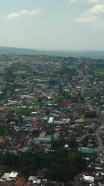 Marawi City 'de ikamet yeri ve binalar. Lanao del Sur. Mindanao, Filipinler. Dikey görünüm.