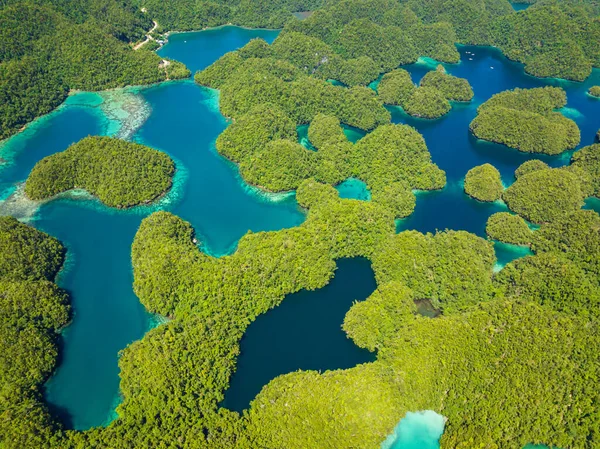 Piękne Morskie Laguny Wodne Górskie Wzgórza Przylądek Morski Tropikalną Wyspą — Zdjęcie stockowe