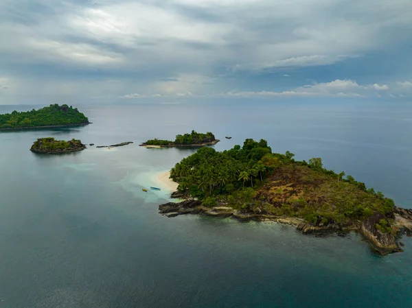Belas Praias Areia Branca Majestosas Formações Rochosas Once Islas Zamboanga — Fotografia de Stock