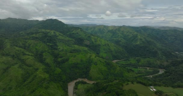 Widok Lotu Ptaka Góry Kanionem Otoczony Zielonym Lasem Mindanao Filipiny — Wideo stockowe