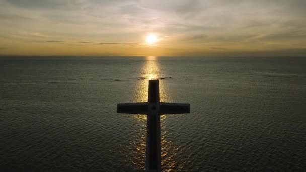 Denizin Altındaki Mezarlığı Işaret Eden Büyük Bir Haç Camiguin Adası — Stok video