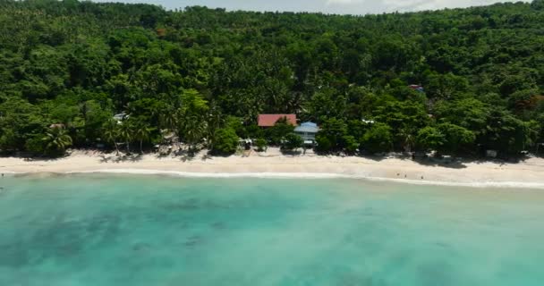 白いビーチと沿岸のターコイズ海水の空中ビュー サマール島 ダバオ フィリピン — ストック動画
