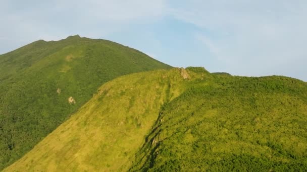 Krajobraz Tropikalny Góra Zielonymi Wzgórzami Doliną Wyspie Camiguin Filipiny — Wideo stockowe