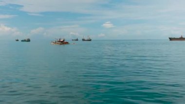 Zamboanga 'da denizaşırı balıkçı tekneleri. Mindanao, Filipinler. Deniz Burnu.