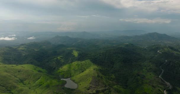 Drone Aéreo Encostas Montanha Com Floresta Tropical Vale Montanha Com — Vídeo de Stock