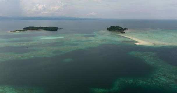 スリガオ サーのバロボの砂浜がある熱帯諸島 フィリピン — ストック動画