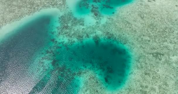 Bovenaanzicht Van Koraalriffen Lagunes Met Zonlicht Reflectie Het Oceaanwater Surigao — Stockvideo