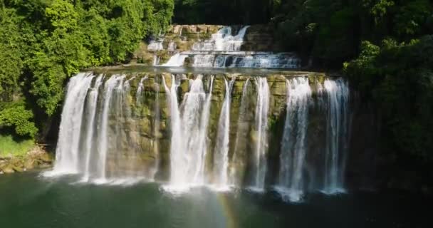 Tropiska Vattenfall Omgivna Skog Och Djungel Tinuy Falls Bislig Surigao — Stockvideo