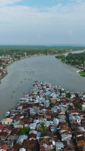 Vista Vertical Ciudad Cotabato Con Barrio Residencial Orillas Del Río — Vídeos de Stock