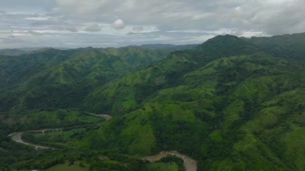 Letecký Pohled Horu Kaňonem Obklopenou Zeleným Lesem Mindanau Filipíny — Stock video