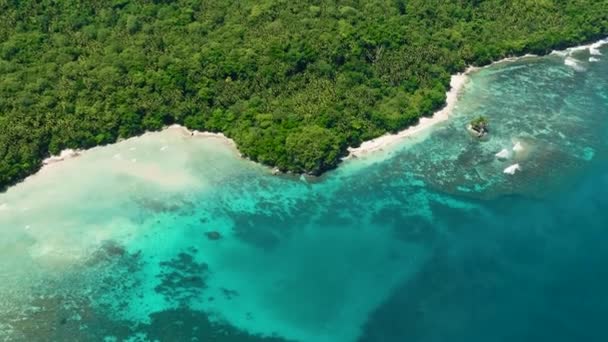 Sahili Beyaz Kıyı Şeridi Olan Samal Adası Turkuaz Okyanus Dalgalar — Stok video