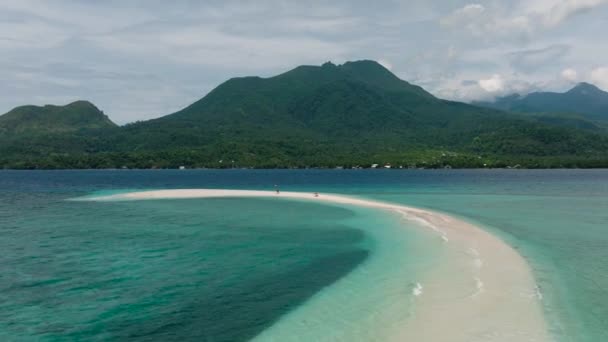 Seascape Bílým Pískovcem Tyrkysovými Vlnami Oceánu White Island Camiguin Filipíny — Stock video