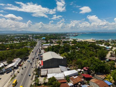General Santos City 'nin üstünden uçuyor. Şehir manzarası. Mindanao, Filipinler.