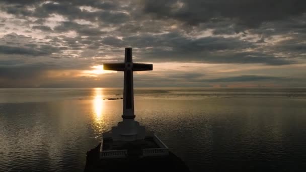 Potopený Hřbitov Camiguinově Ostrově Západ Slunce Mraky Pozadí Filipíny — Stock video