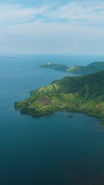 Helyi Táj Esőerdőkkel Kék Tengerrel Kék Felhők Mindanao Fülöp Szigetek — Stock videók