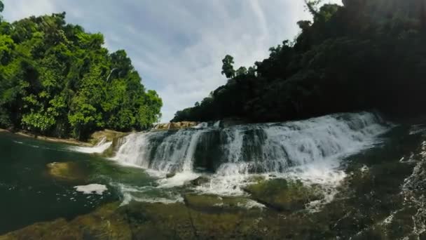 Luz Del Sol Sobre Las Cascadas Cataratas Tinuy Bislig Surigao — Vídeos de Stock