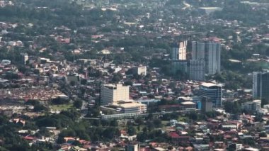 Filipinler, Cagayan de Oro 'daki modern binalar ve kuleler.