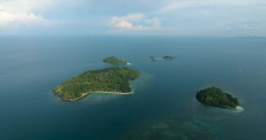 Buh-buh Plajı ve Simoadang Plajı Zamboanga şehrinde bir zamanlar Islas vardı. Mindanao, Filipinler. Seyahat kavramı.