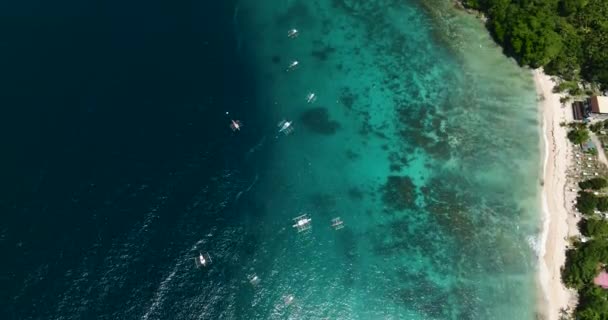 Güneş Yansımalı Turkuaz Samal Adası Ndaki Beyaz Kumsal Davao Filipinler — Stok video