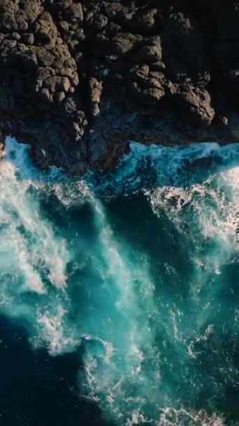 Onde Oceaniche Che Tagliano Zona Costiera Rocciosa Delle Cascate Laswitane — Video Stock