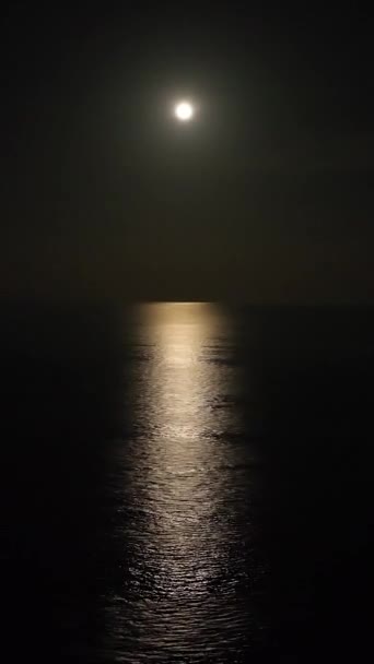 Pleine Lune Nuit Reflétée Dans Eau Lumière Lune Reflet Lumineux — Video