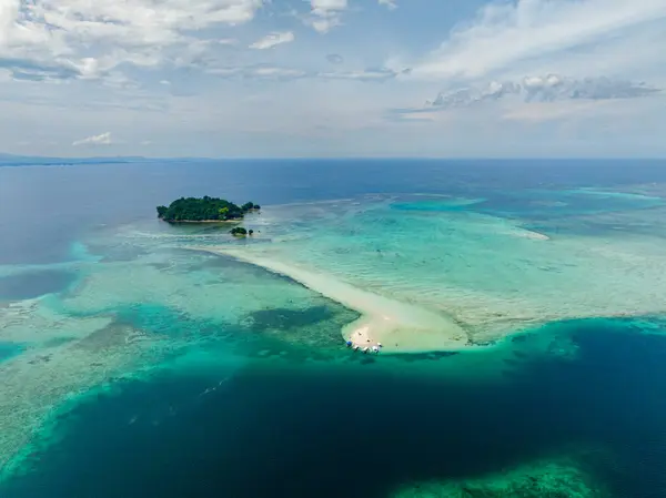 Vista Aérea Sandbar Turtle Island Rodeado Por Água Azul Recifes — Fotografia de Stock