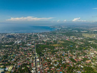 Filipinler, Mindanao 'daki General Santos City' nin gündüz manzarası. Şehir manzarası.