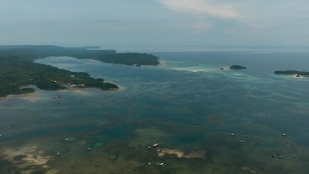 Блакитне Море Рибними Клітками Фермами Блакитне Небо Хмари Мінданао Філіппіни — стокове відео