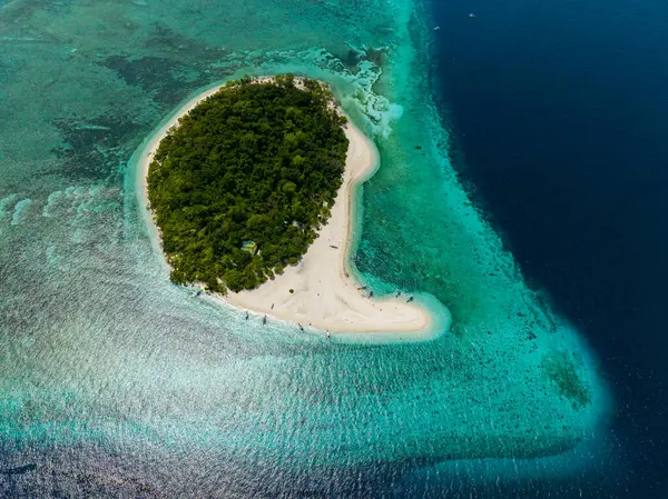 Mantigue 청록색 카미긴 필리핀 Seascape는 — 스톡 사진