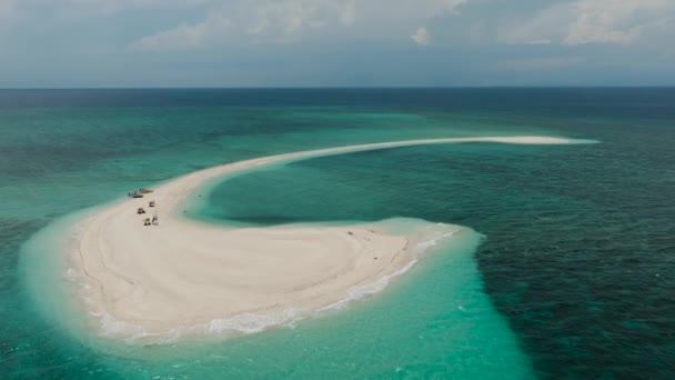 Spiaggia Sabbia Bianca Con Texture Azzurra Acqua Mare Camiguin Filippine — Video Stock