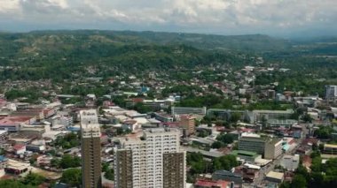 Cagayan de Oro City 'deki ticari binaların insansız hava aracı görüntüsü. Kuzey Mindanao, Filipinler.