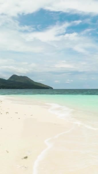 Ondes Côtières Sur Rivage Sable Blanc Camiguin Island Philippines White — Video