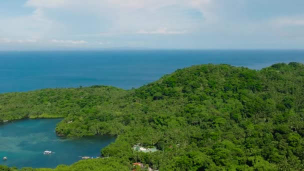 Paisagem Tropical Com Floresta Selva Barcos Coasline Ilha Camiguin Filipinas — Vídeo de Stock