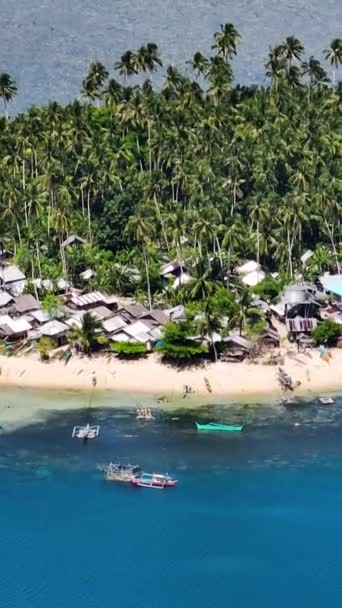 Tropisch Eilandje Met Wit Strand Boten Blauwe Zee Mindanao Filippijnen — Stockvideo