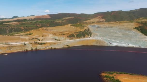 Uma Água Vermelha Escura Formação Lago Mina Níquel Mineração Num — Vídeo de Stock