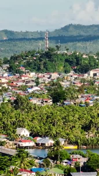 상업용 건물과 스틸트 하우스가있는 수리가오시 필리핀 민다나오 확대보기 이야기 — 비디오