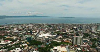 Güzel, modern şehir Davao 'nun gündüz görüşü. Mindanao, Filipinler.