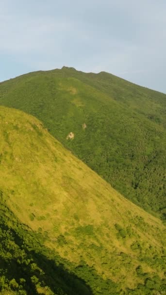 Paisaje Tropical Montaña Con Colinas Verdes Valle Isla Camiguin Filipinas — Vídeos de Stock