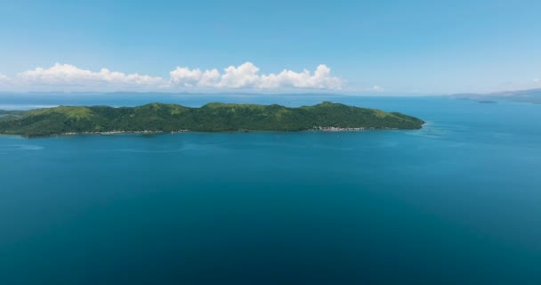 Hermosas Islas Tropicales Mar Azul Cielos Azules Nubes Mindanao Filipinas — Vídeo de stock