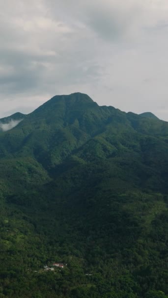 Ormanı Vadisi Camiguin Adası Nın Yeşil Tepeleri Olan Güzel Bir — Stok video