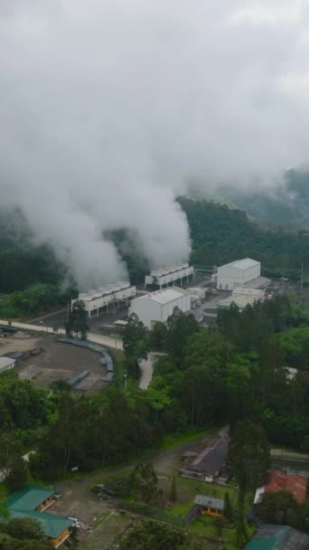 Geotermiskt Kraftverk Bergen Jordvärmeverk Mindanao Filippinerna Vertikal Syn — Stockvideo