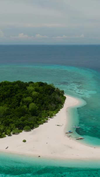 Areia Branca Praias Mantigue Island Céu Azul Nuvens Camiguin Filipinas — Vídeo de Stock