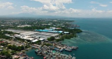 General Santos Balık Limanı Kompleksi 'nde geleneksel Filipin balıkçı tekneleri. Mindanao, Filipinler. Seyahat kavramı.