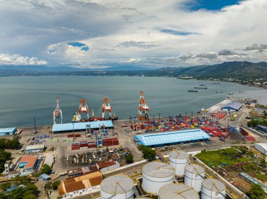 Cagayan de Oro, limanlı deniz kenarında. Mindanao, Filipinler. Şehir manzarası.