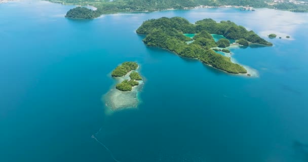 Vista Aérea Tropical Island Resort Isla Con Lagunas Paisaje Marino — Vídeos de Stock