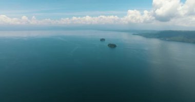 Lanao del Sur 'daki Lanao Gölü' nün içindeki iki adanın hava araştırması. Mindanao, Filipinler.