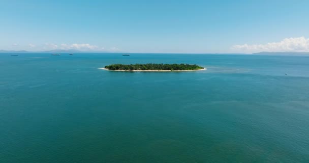 Wit Zandstrand Tropisch Eiland Blauwe Zee Koraalriffen Mindanao Filipijnen — Stockvideo